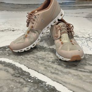 On Running, Women’s, Rose Gold, Size 8.5